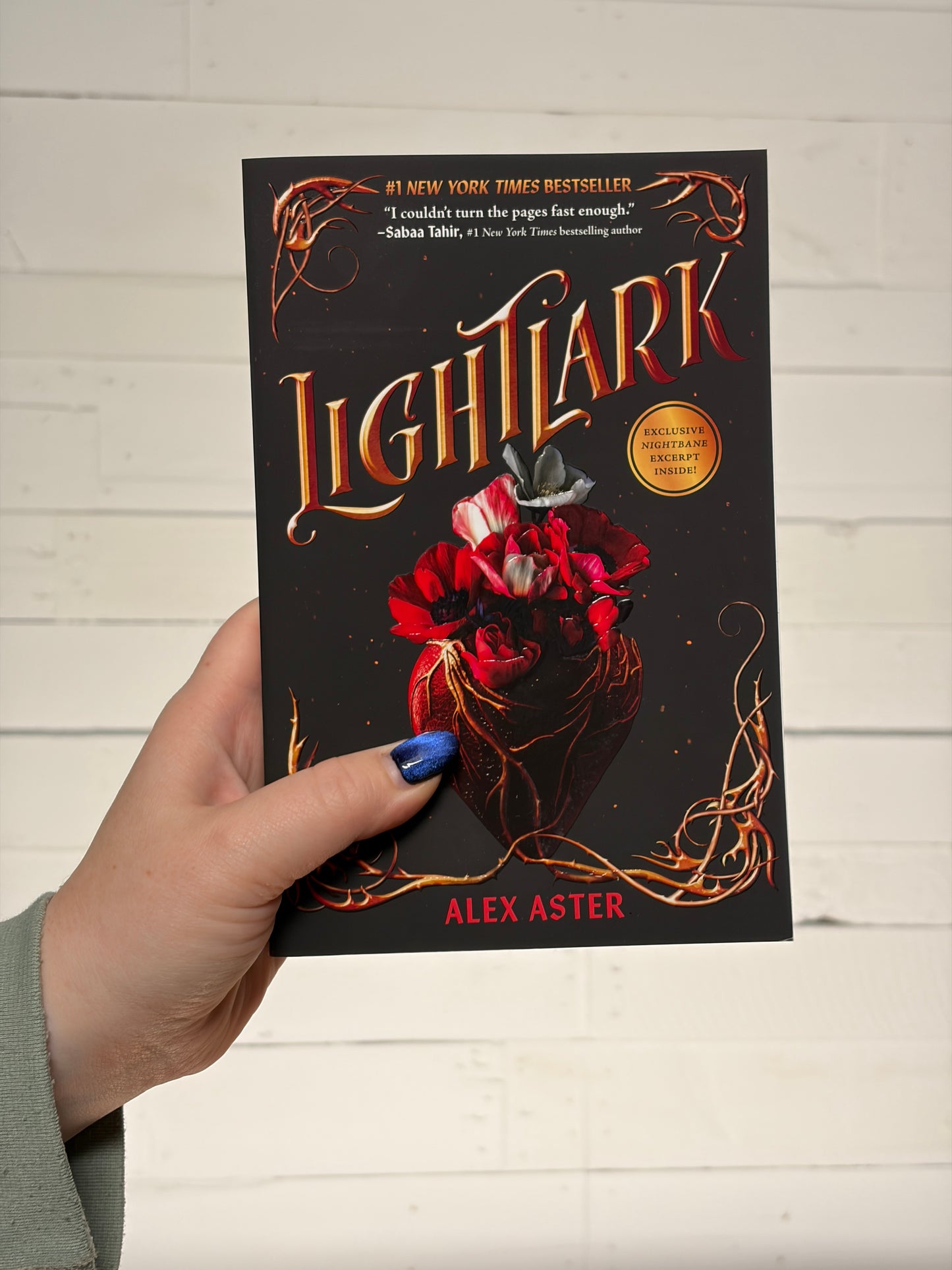 Lightlark (Lightlark #1)