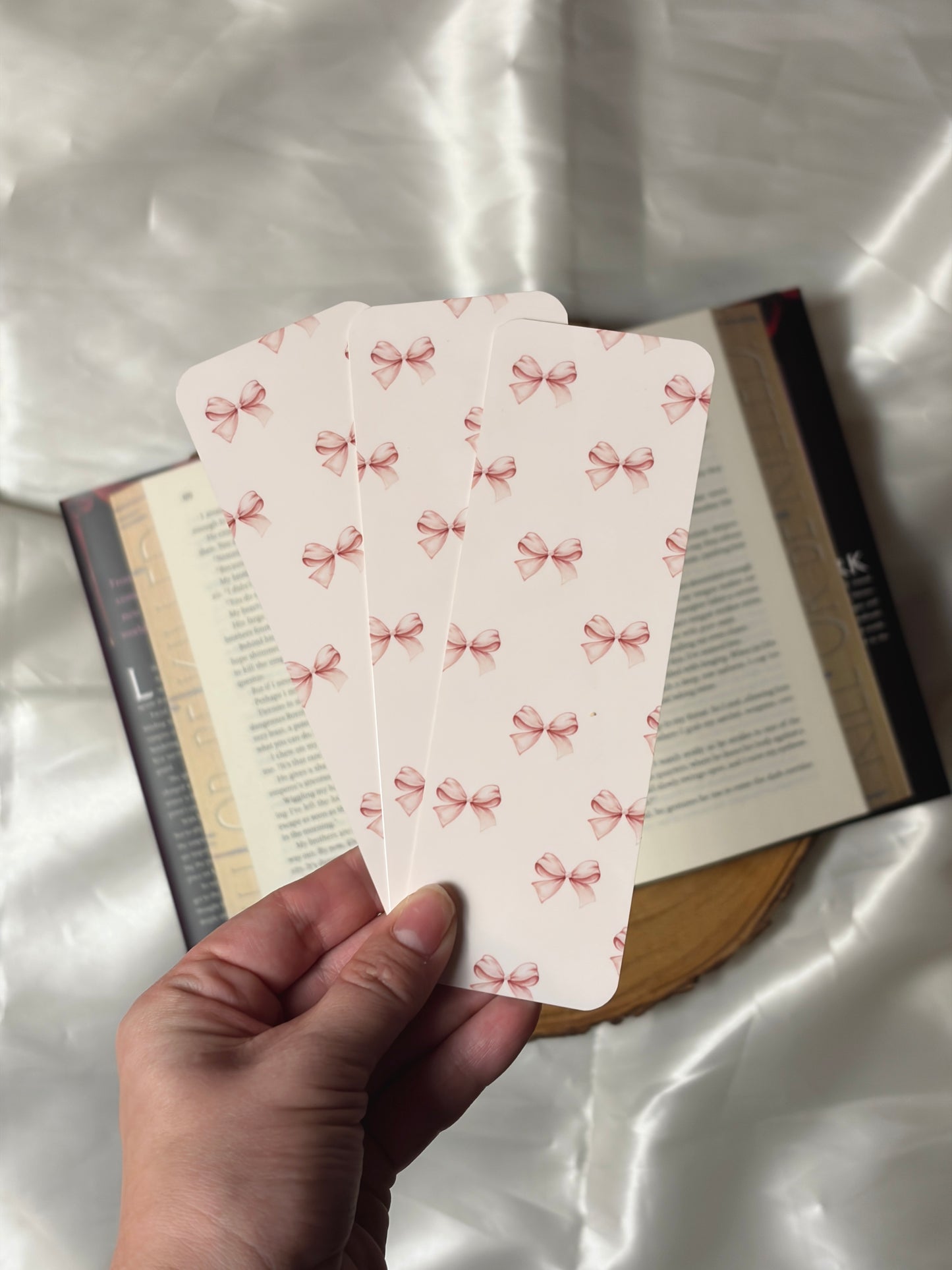 Pink Bow Pattern Bookmark