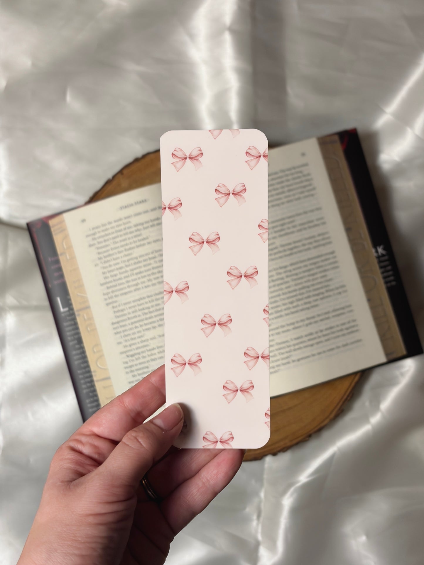 Pink Bow Pattern Bookmark