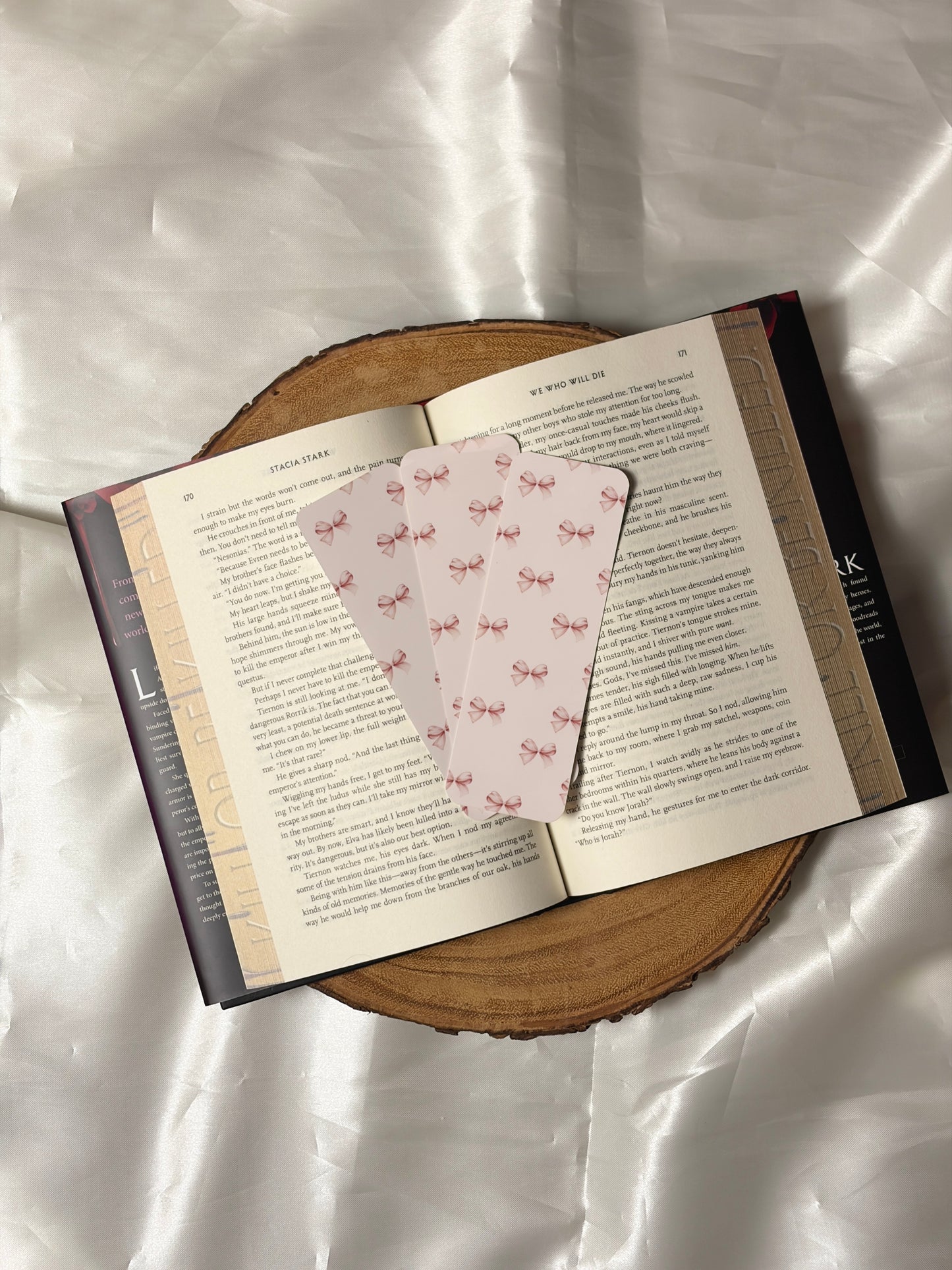 Pink Bow Pattern Bookmark